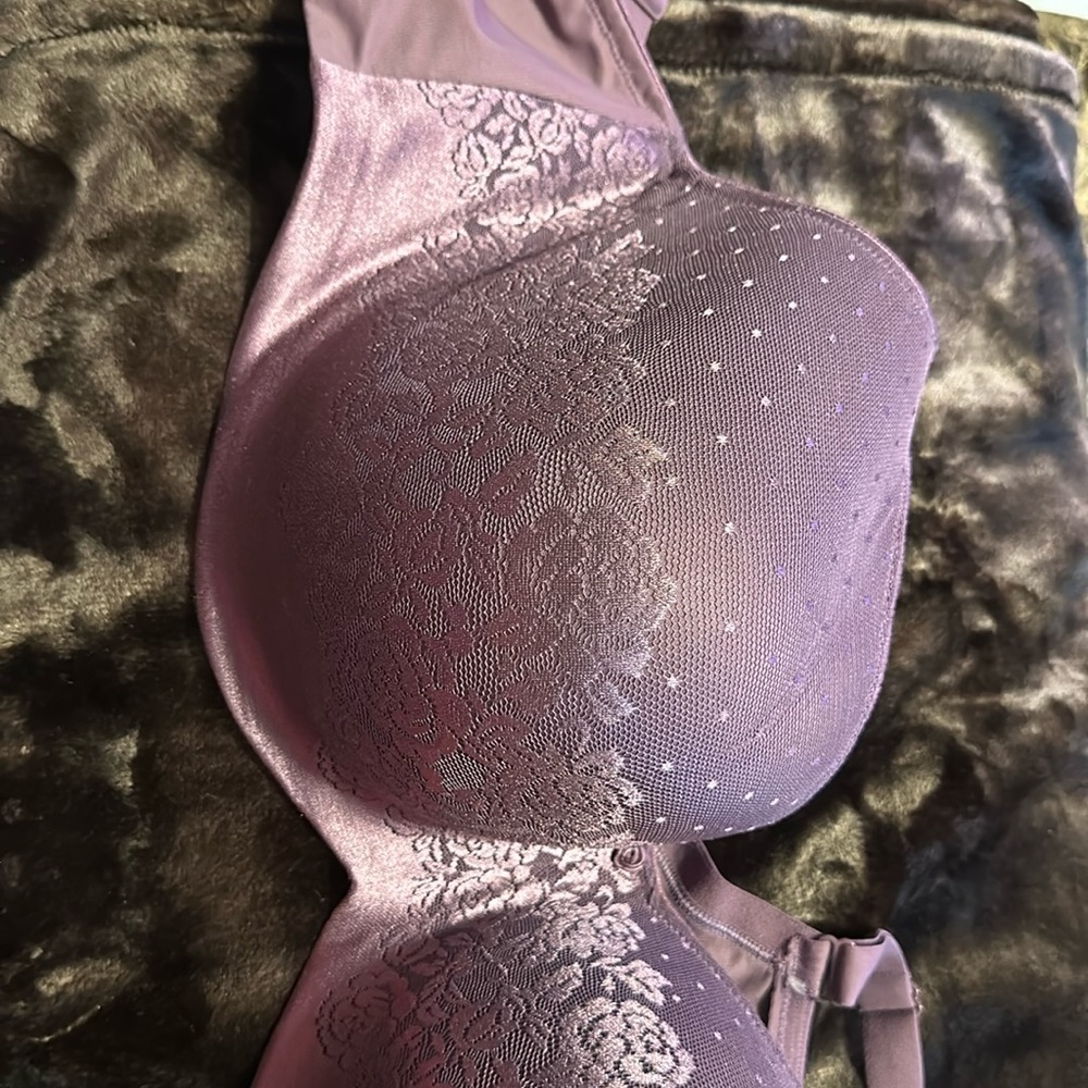 Gently used soma lavender Stunning Support Balconet lined and shaped cups